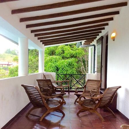 Amandari Holiday Villa Gelioya Екстериор снимка